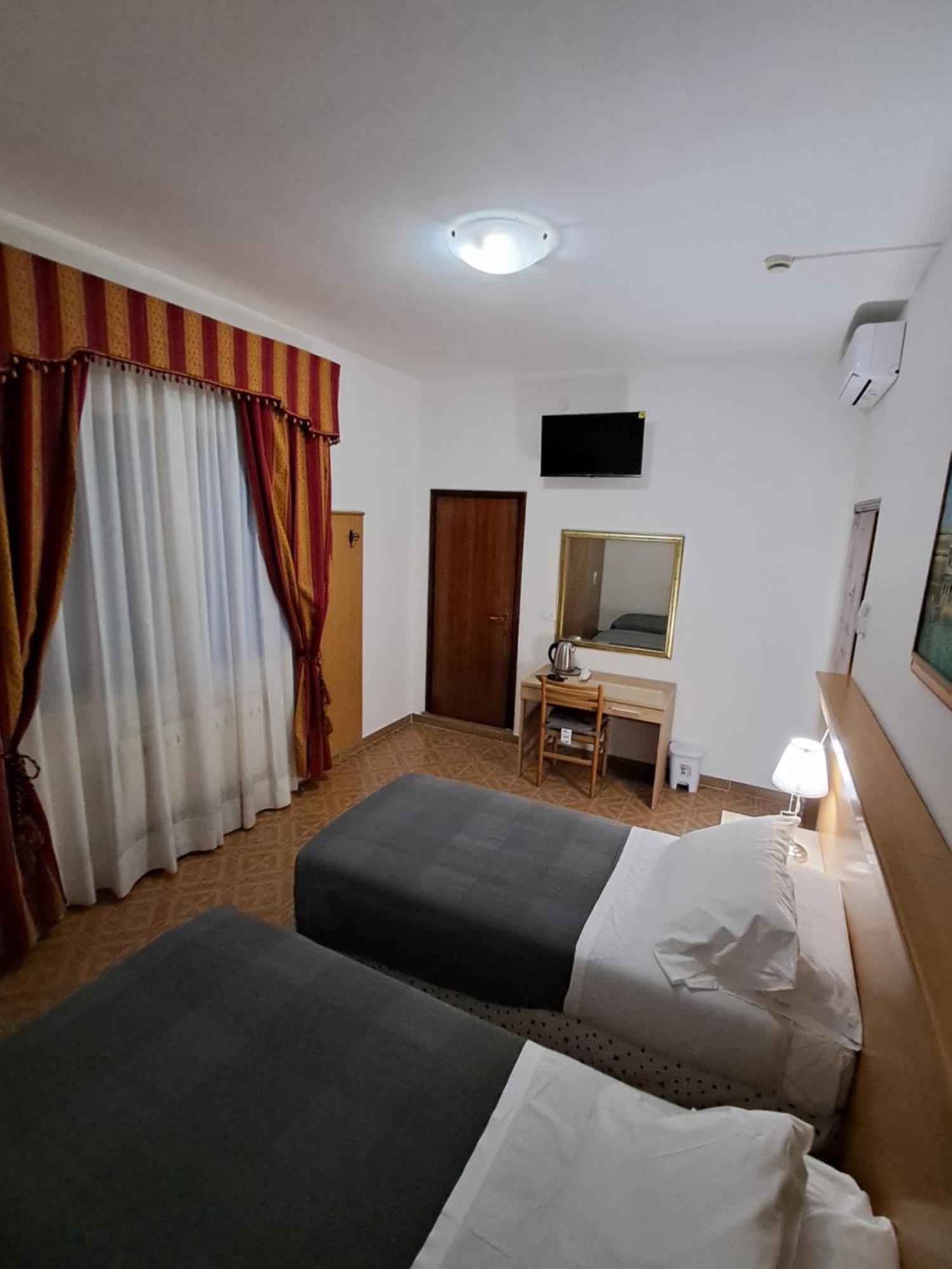 Hotel Tito 2 Mestre Exterior foto